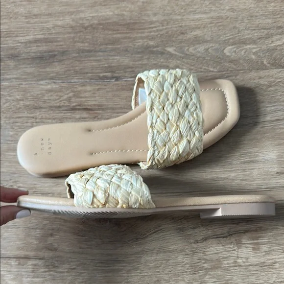 Size 8.5 A New Day Tan Woven Slide Sandals - Picture 3 of 3